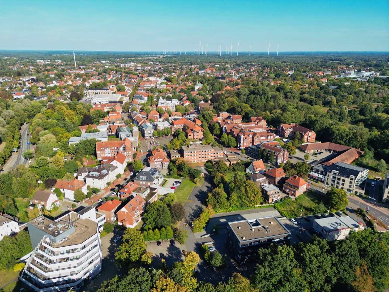 Luftaufnahme der Kreisstadt Rotenburg an der Wümme mit Innenstadt und Grünanlagen